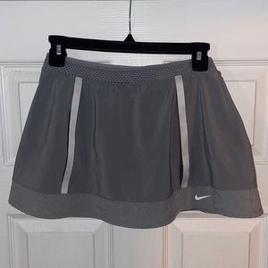 Nike dry fit gray tennis skirt size medium